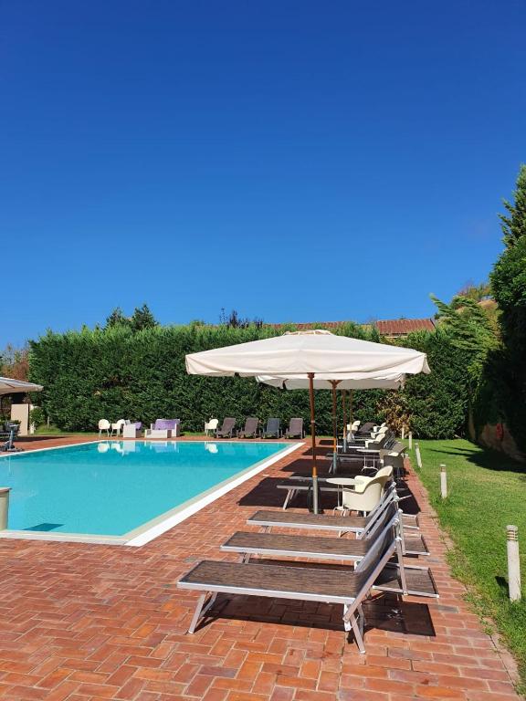 Basen w obiekcie Hotel Antica Tabaccaia Resort lub w pobliżu