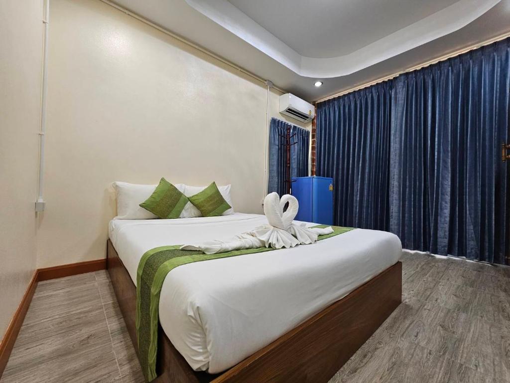 Postel nebo postele na pokoji v ubytování SuanTung Coffee & Guesthouse