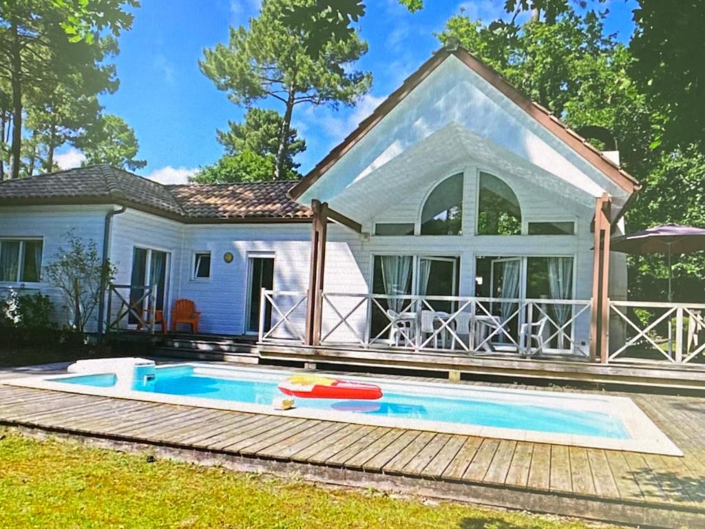 a house with a pool in front of it at Louise-Angèle in Biscarrosse