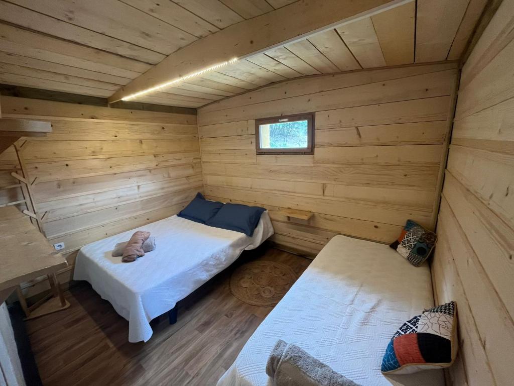 Una cama o camas en una habitaci&oacute;n de La Cabane de Mercone MELU