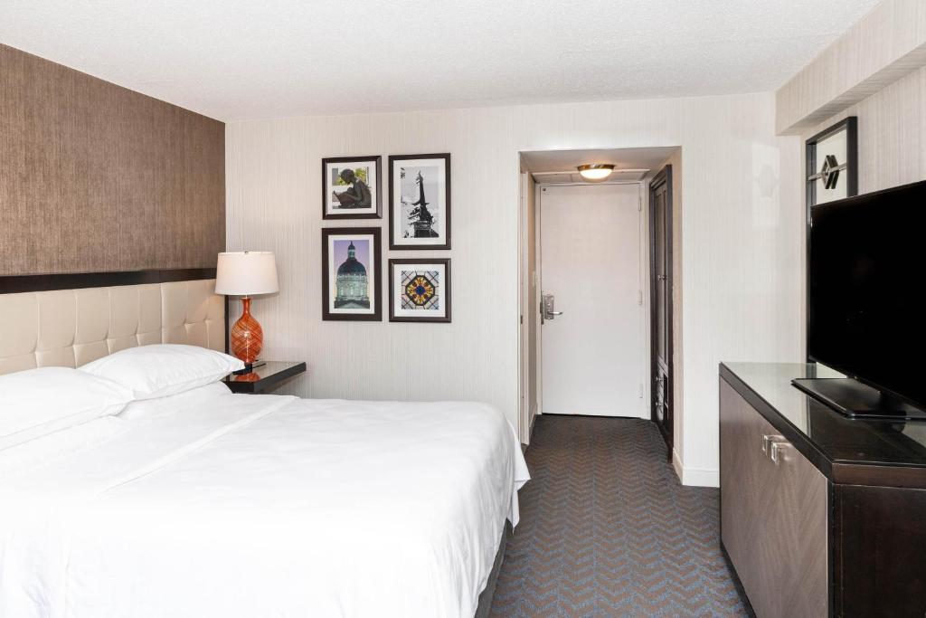 Sheraton Indianapolis City Centre Hotel - Deluxe Eck Zimmer Mit Kingsize-Bett - Gehörbar