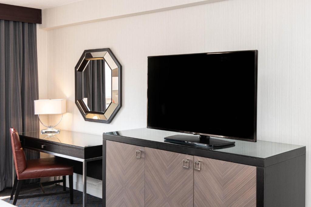 Sheraton Indianapolis City Centre Hotel photo
