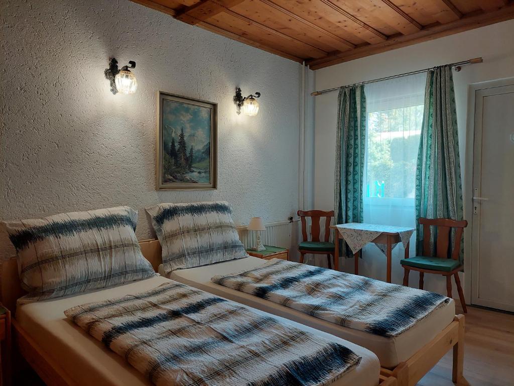 Posteľ alebo postele v izbe v ubytovaní Pension Welserhof