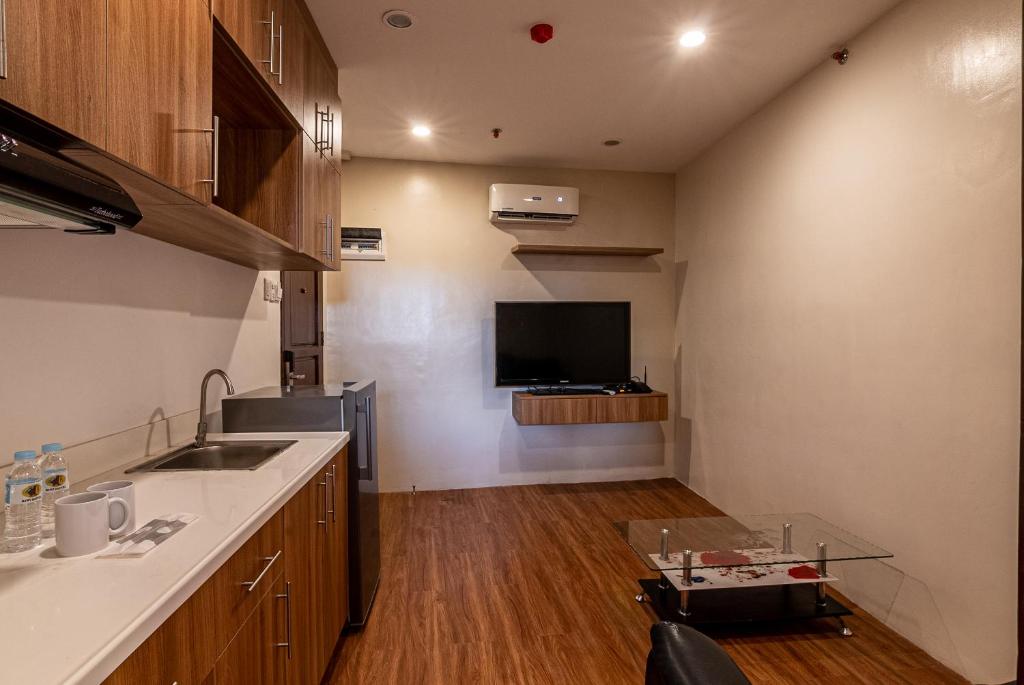 Kuchyň nebo kuchyňský kout v ubytování Kiwi Hotel