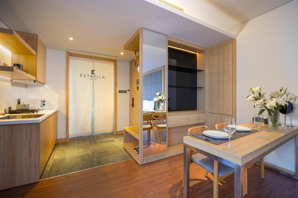 Panorama View Studio with Bathtub
