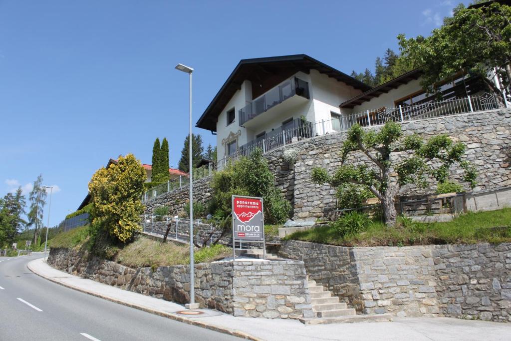 Budova, v ktorej sa apartmán nachádza