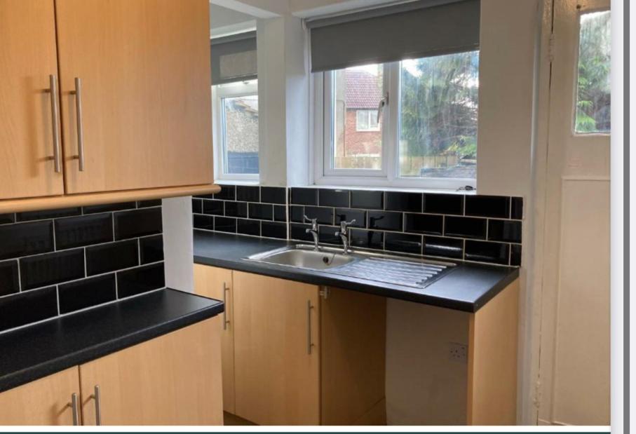 Kuchyň nebo kuchyňský kout v ubytování 21 Falstaff Road Shared Apartment 1 bed only