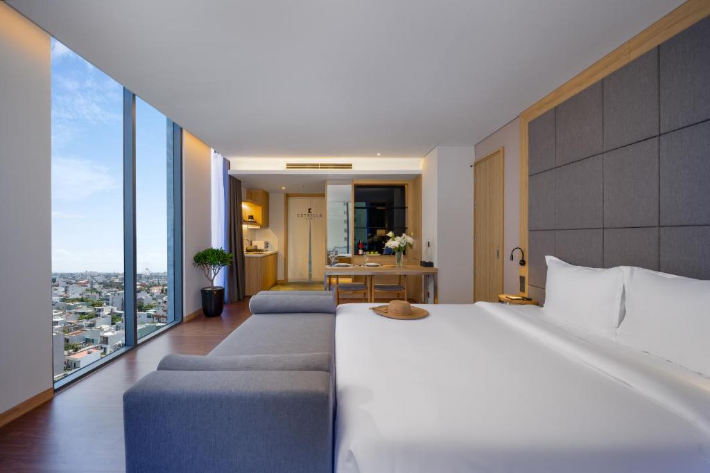 Panorama View Studio with Bathtub