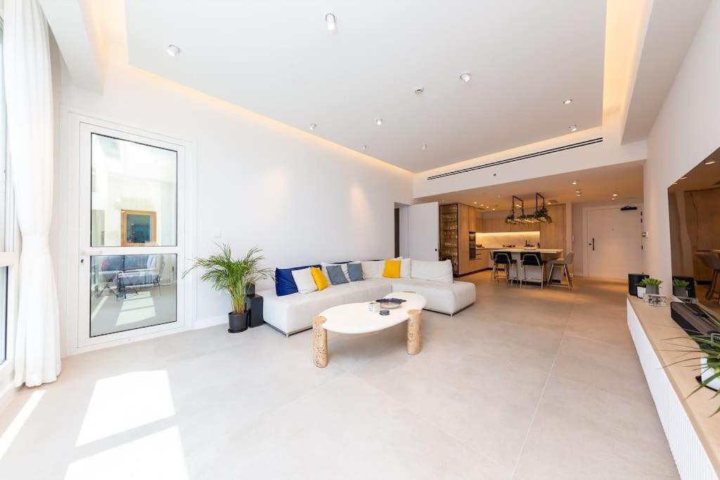 Posezení v ubytování Beautiful upgraded 2BR with Sea view - Palm Jumeirah