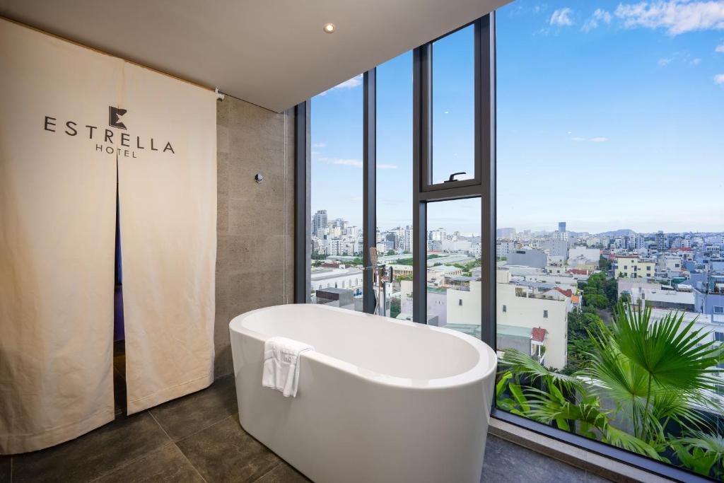 Panorama View Studio with Bathtub