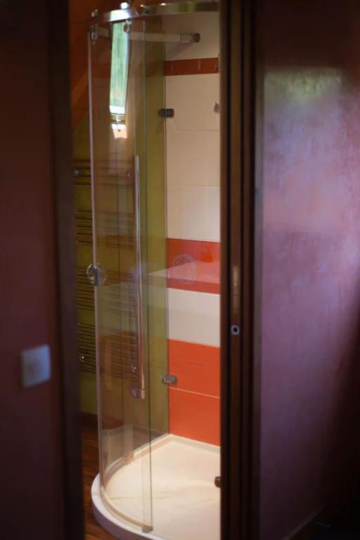 a glass shower in a room with colorful walls at Lodjadis in Labaroche