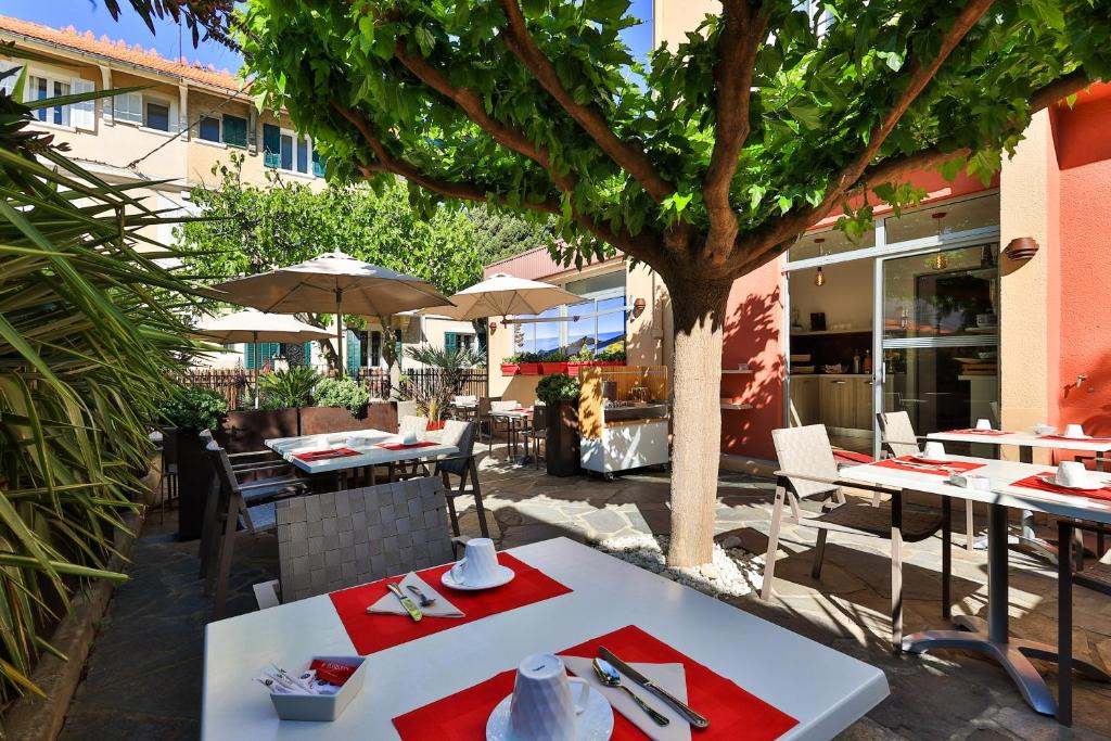 Restaurace v ubytování Hôtel Provençal