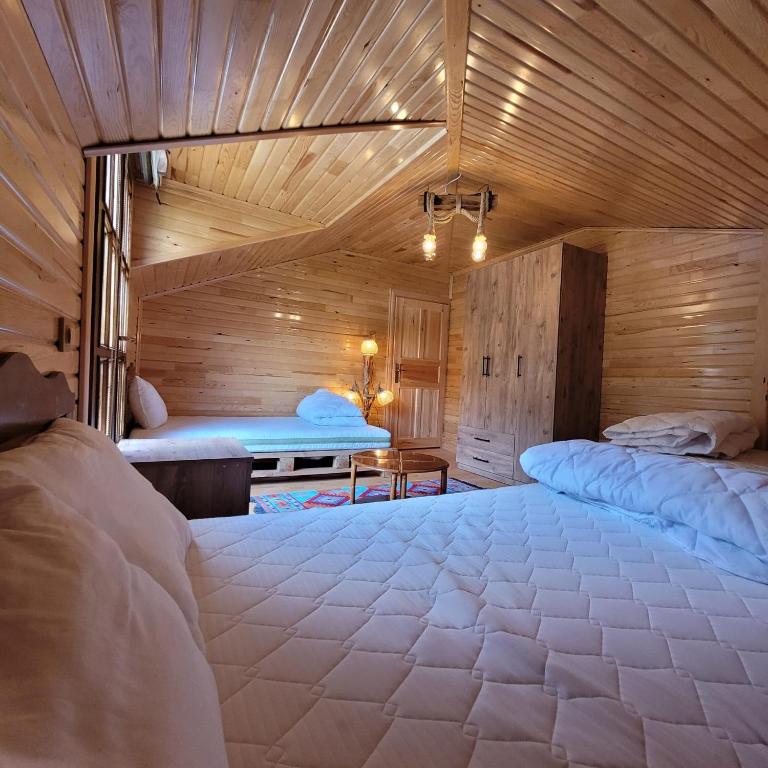 A bed or beds in a room at Selin Yaşam Evi