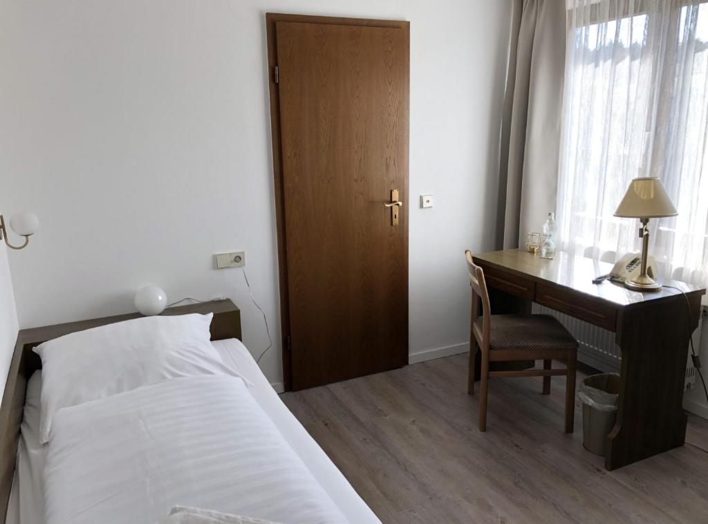 Postel nebo postele na pokoji v ubytování Hotel Lava Vulkaneifel