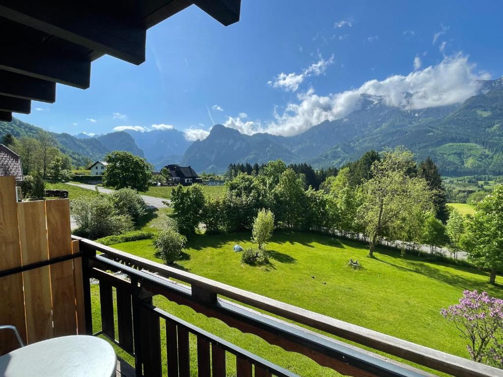 Nespecifikovaný výhled na hory nebo výhled na hory při pohledu z penzionu