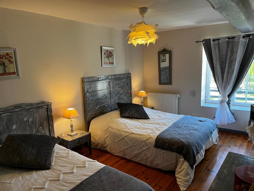 Postel nebo postele na pokoji v ubytování La Naomath - Maison d'hôtes, Hébergement insolite & Gîte