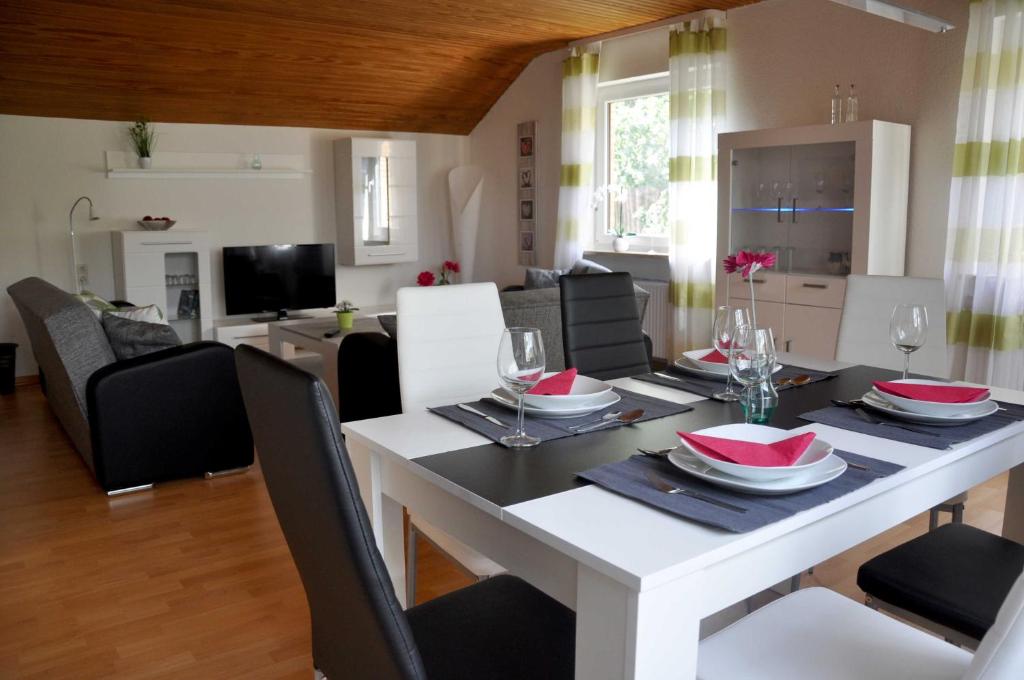 Kuchyň nebo kuchyňský kout v ubytování Ferienwohnung Sperlingslust