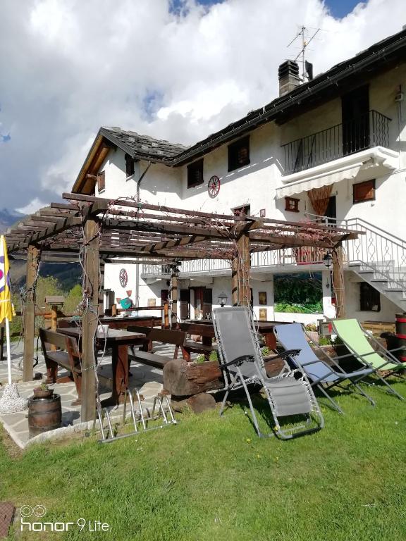 A garden outside Ranch Dei Salassi del Suc