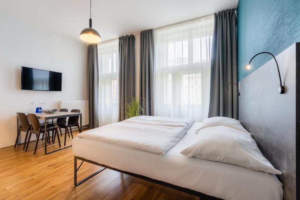 EA ApartHotel Melantrich - Apartment Superior With Balcony - 4 Pax
