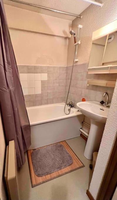 a small bathroom with a tub and a sink at Studio à Praz-sur-Arly in Praz-sur-Arly