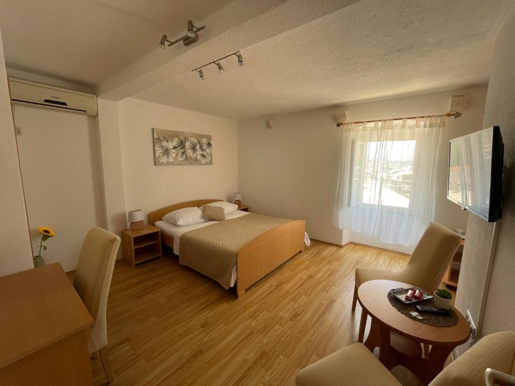 Posteľ alebo postele v izbe v ubytovaní Apartment Room Parčina