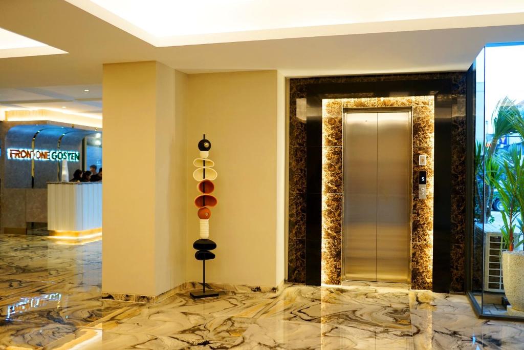 Fotografie z fotogalerie ubytování Front One Gosyen Hotel Salatiga v destinaci Salatiga