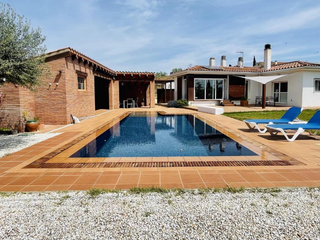 a backyard with a swimming pool and a house at Casa Albons by Costabravaway in Albóns