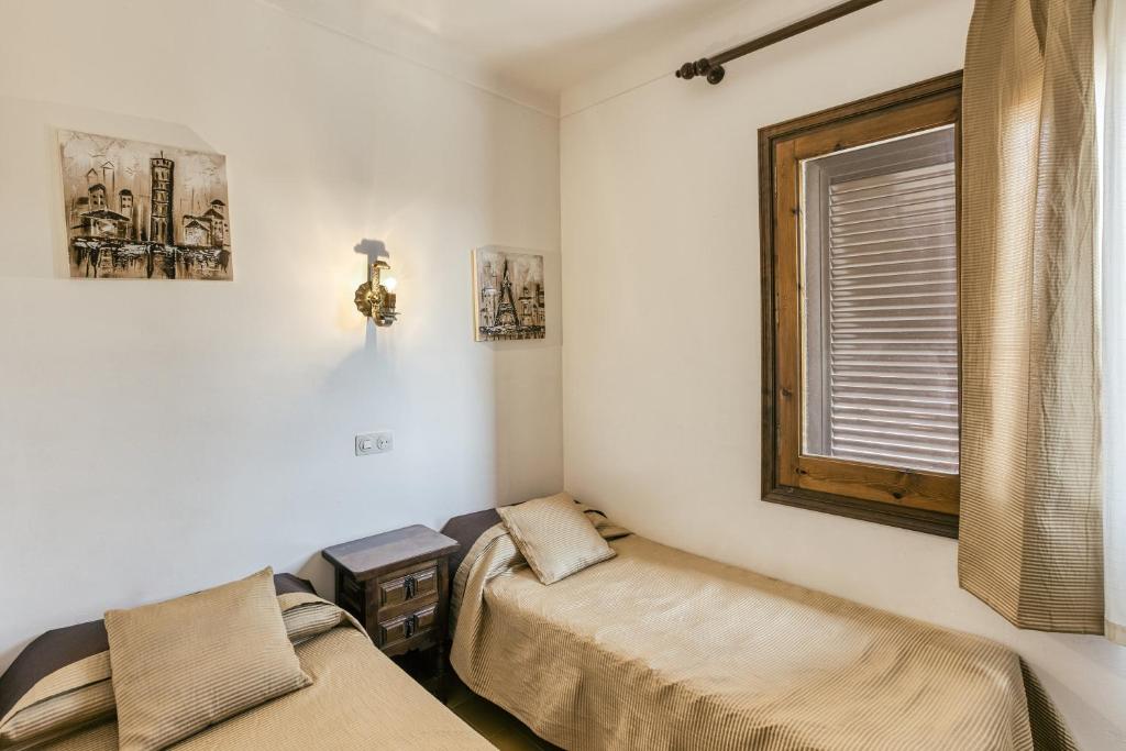 A bed or beds in a room at Casa Saguer