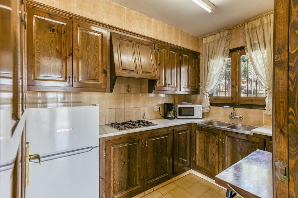 A kitchen or kitchenette at Casa Saguer