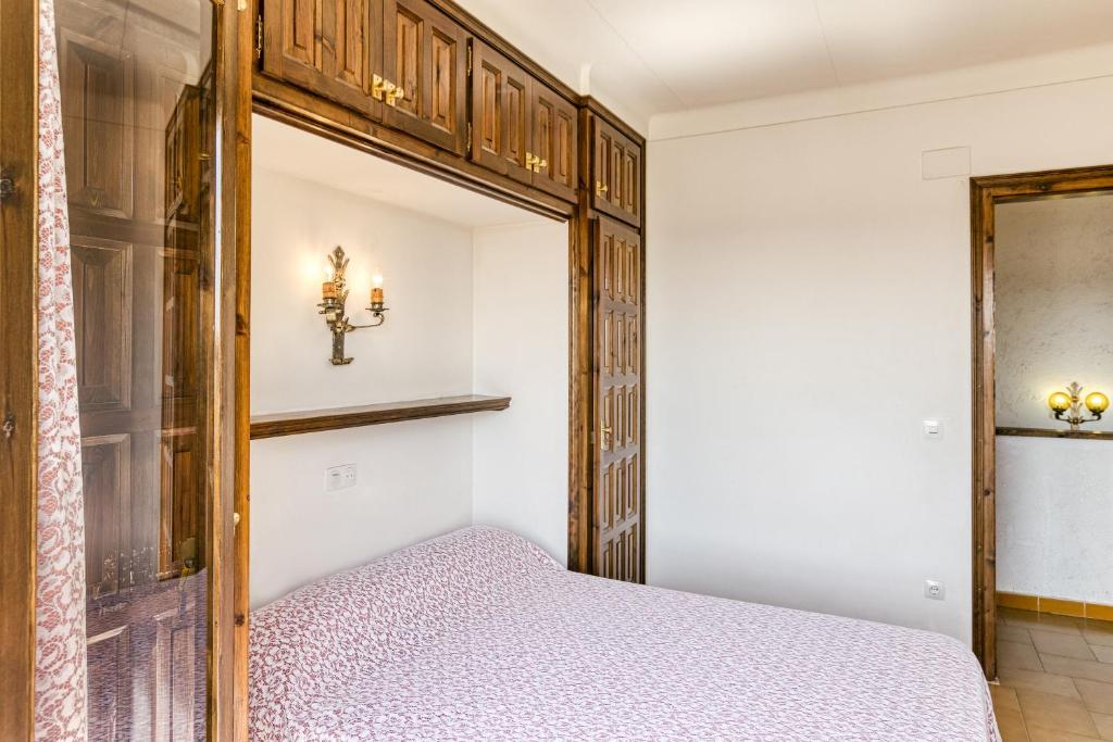 A bed or beds in a room at Casa Saguer