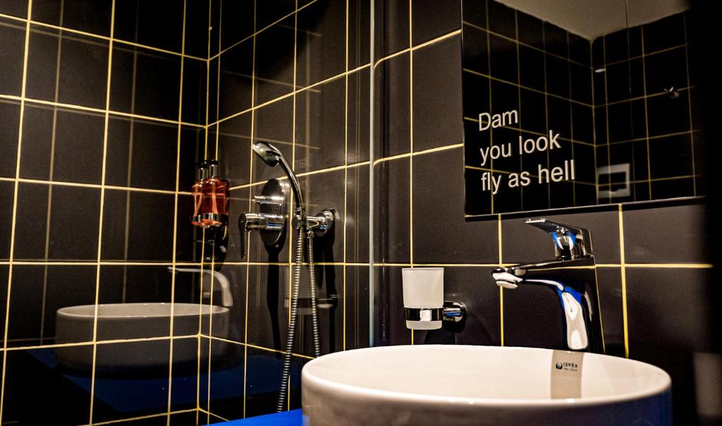 Koupelna v ubytování IKYK Hotel- IK Collection