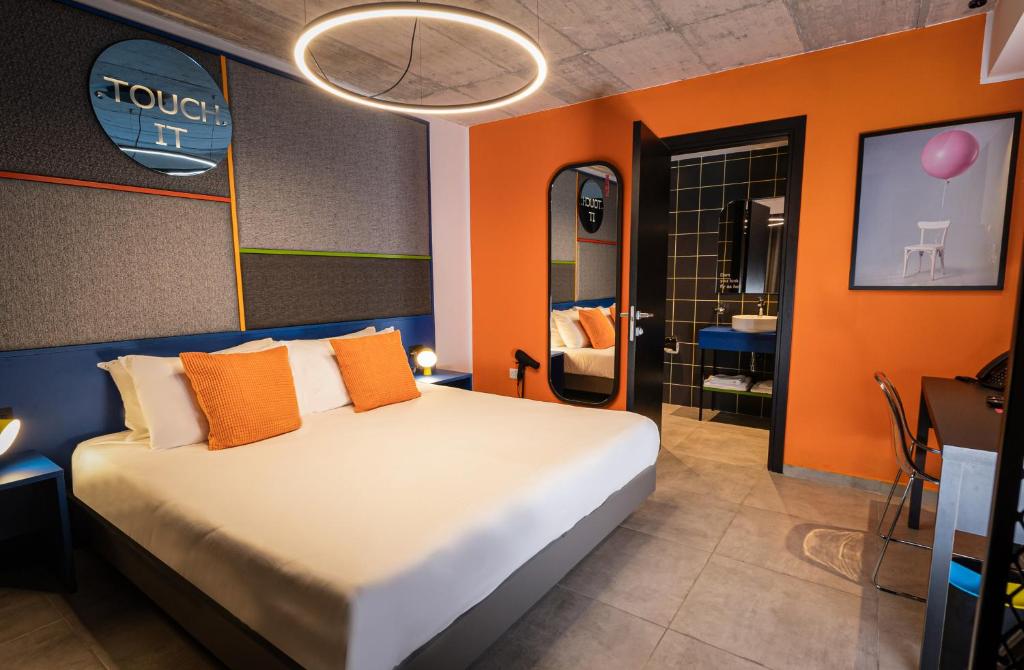 Postel nebo postele na pokoji v ubytování IKYK Hotel- IK Collection