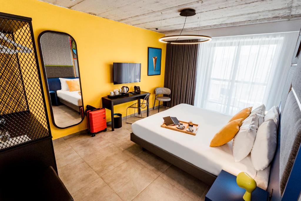 Postel nebo postele na pokoji v ubytování IKYK Hotel- IK Collection