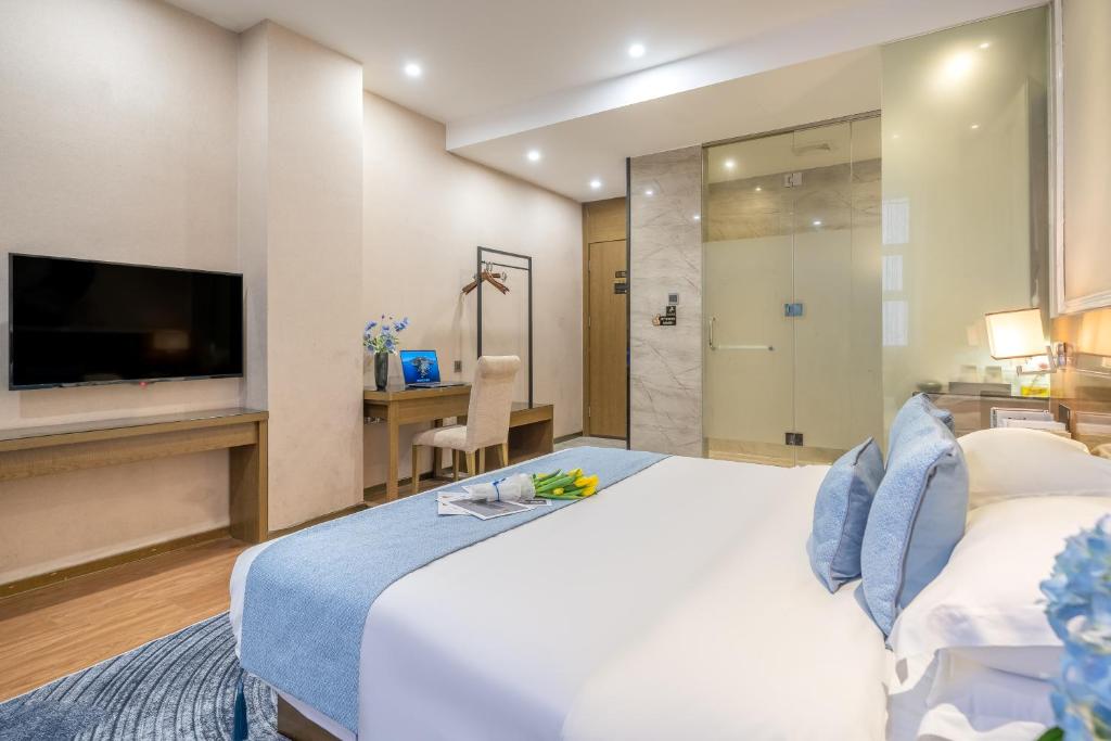 TV a/nebo společenská místnost v ubytování Zhongshan Bafei Hotel