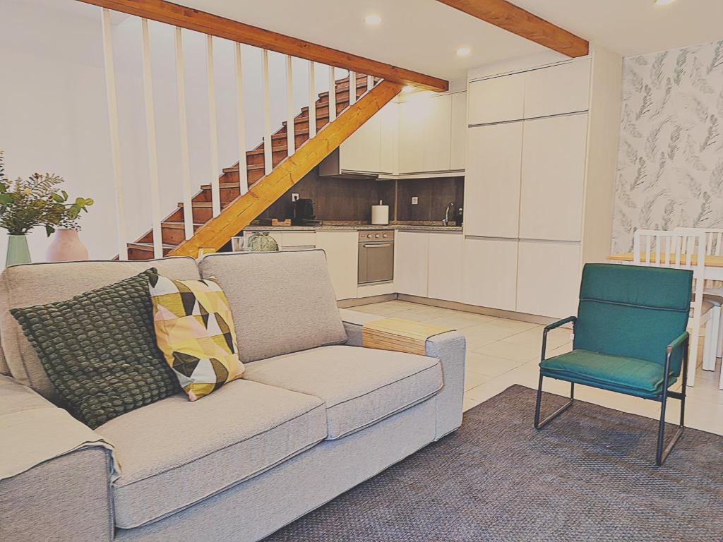 a living room with a couch and a kitchen at Arriaga Douro House in Peso da Régua