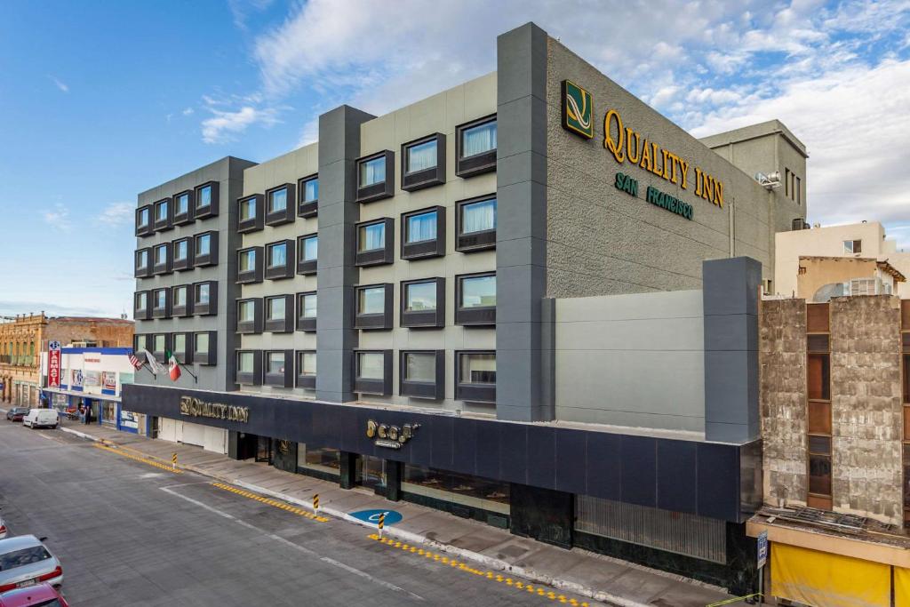 a building with a sign on the side of it at Quality Inn Chihuahua San Francisco in Chihuahua