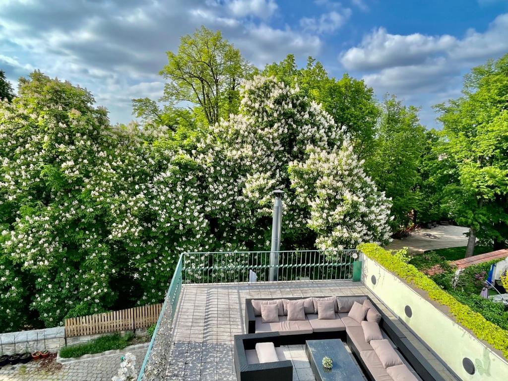 Ogród w obiekcie Apartmány Dlouhá
