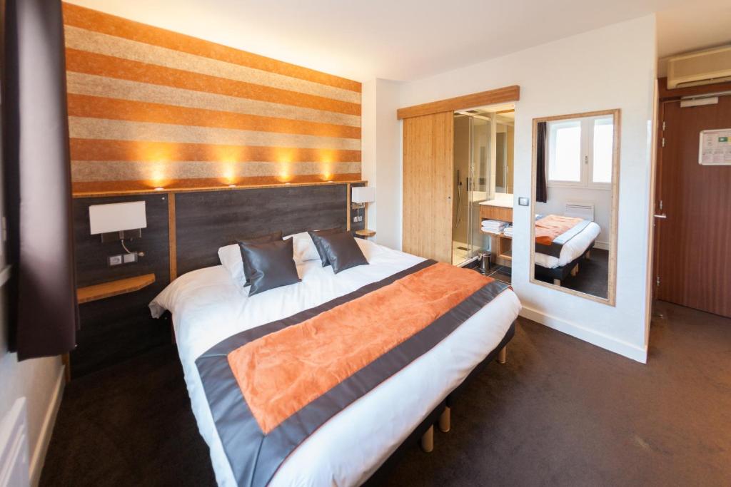 Postel nebo postele na pokoji v ubytování Hôtel Foch