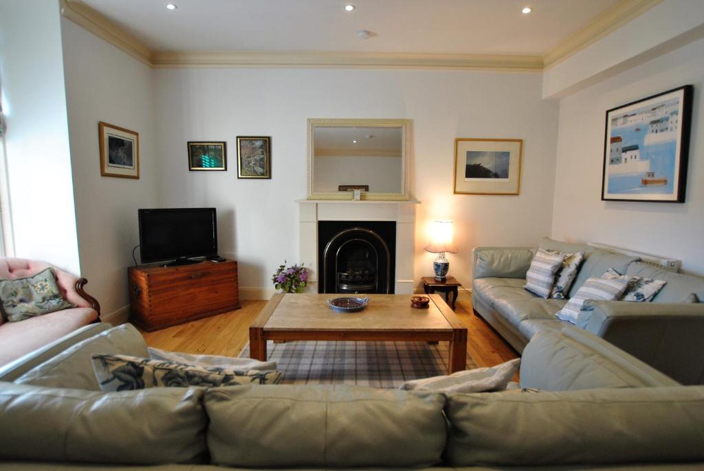 Posezení v ubytování 2 Melville Terrace Anstruther