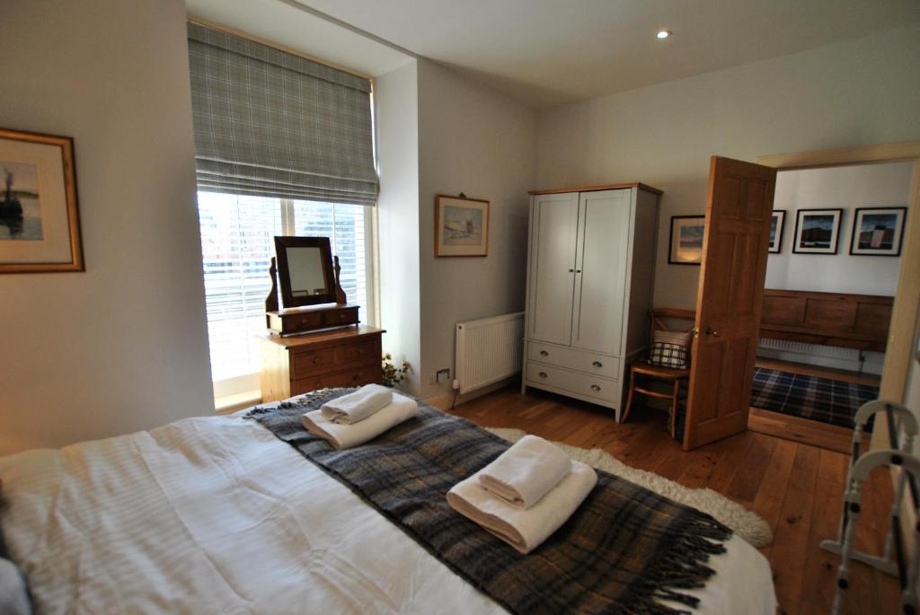 Postel nebo postele na pokoji v ubytování 2 Melville Terrace Anstruther
