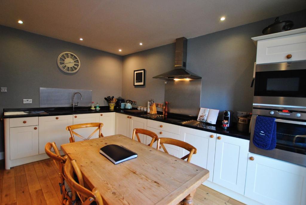 Kuchyň nebo kuchyňský kout v ubytování 2 Melville Terrace Anstruther