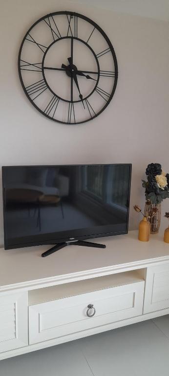 TV a/nebo společenská místnost v ubytování AirPort Blue Eye Apartment Dalaman 5 km form AirPort