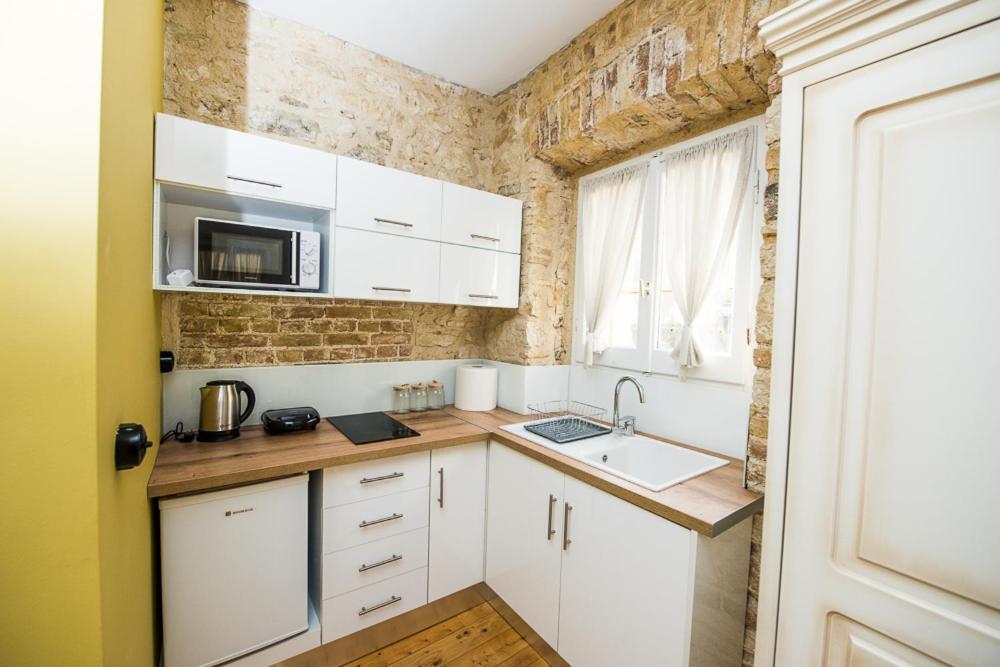 A kitchen or kitchenette at Calista Liston Corfu 2