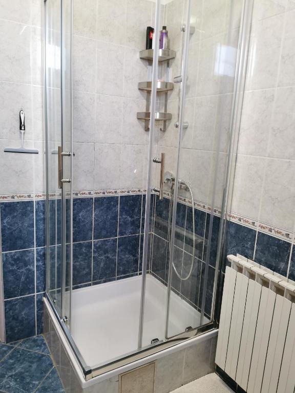 Koupelna v ubytování Apartments Tutina