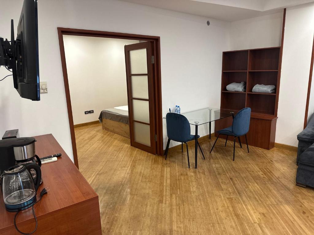 TV a/nebo společenská místnost v ubytování Friendly Hotel