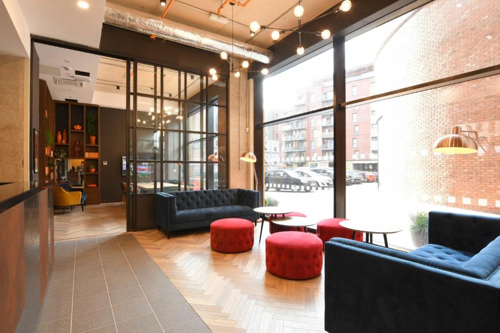Hotel For Students Only LIV Student Sheffield, a lobby with couches and tables in a building at For Students Only LIV Student Sheffield in Sheffield