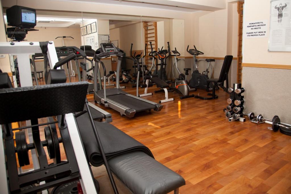 Fitness centrum a/nebo fitness zařízení v ubytování Astana International Hotel