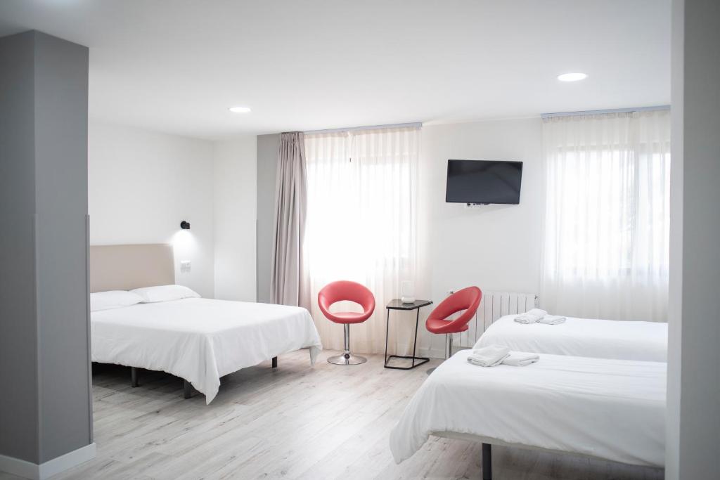 Postel nebo postele na pokoji v ubytování Hotel Montañés