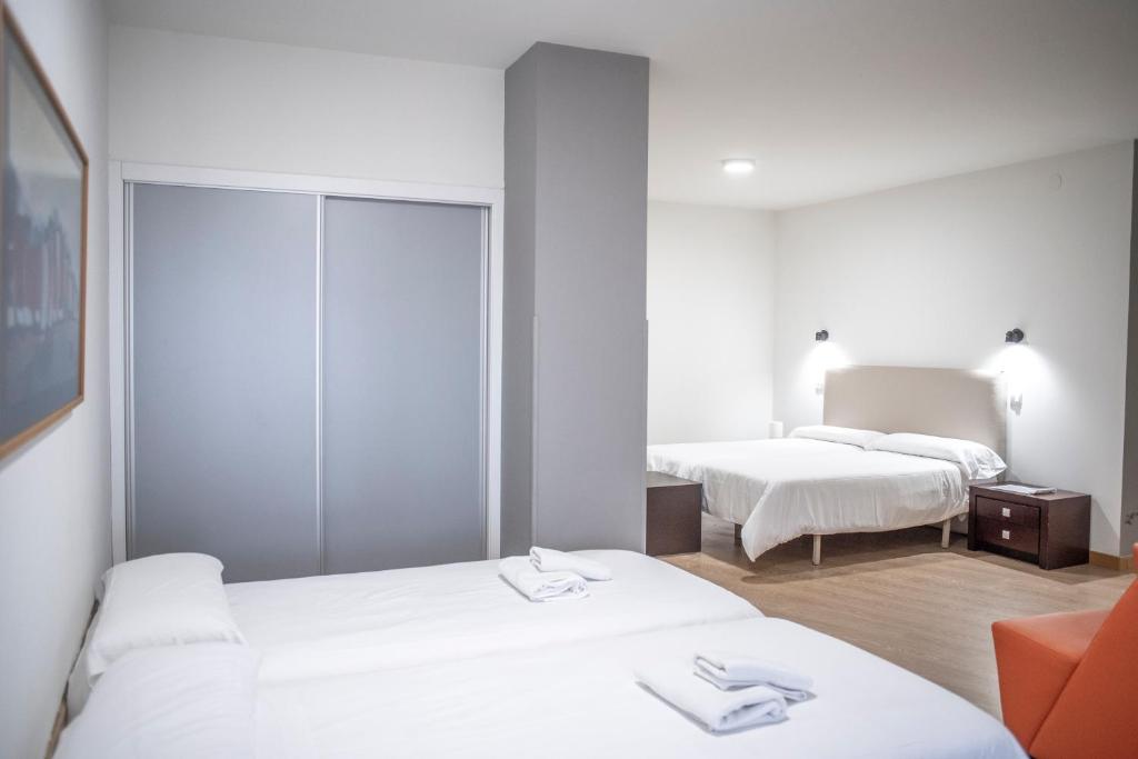 Postel nebo postele na pokoji v ubytování Hotel Montañés