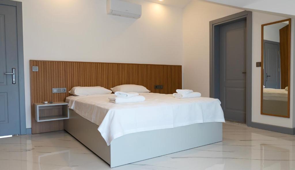 Postel nebo postele na pokoji v ubytování Vira Suites Hotel